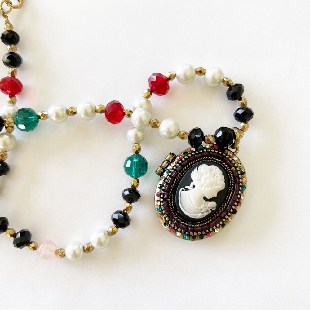 Cameo Necklace Multi Color Beads Magnetic Closure Gold Tone Gothic Vibes